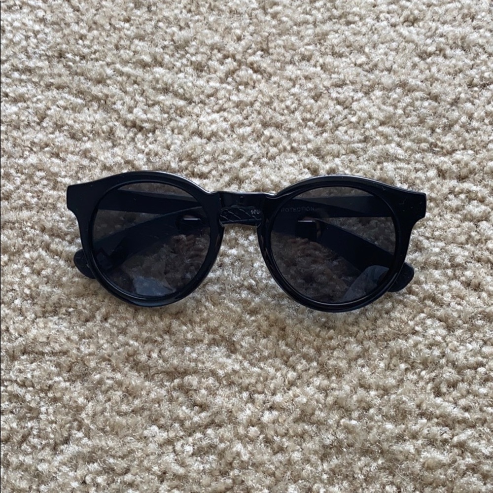 BOGO new black oversized textured round
